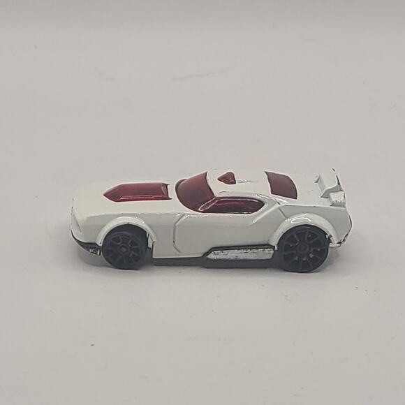 Hot Wheels Fast Fish Multipack Exclusive White & Red Tint, Red Chrome Wheel - Picture 1 of 5